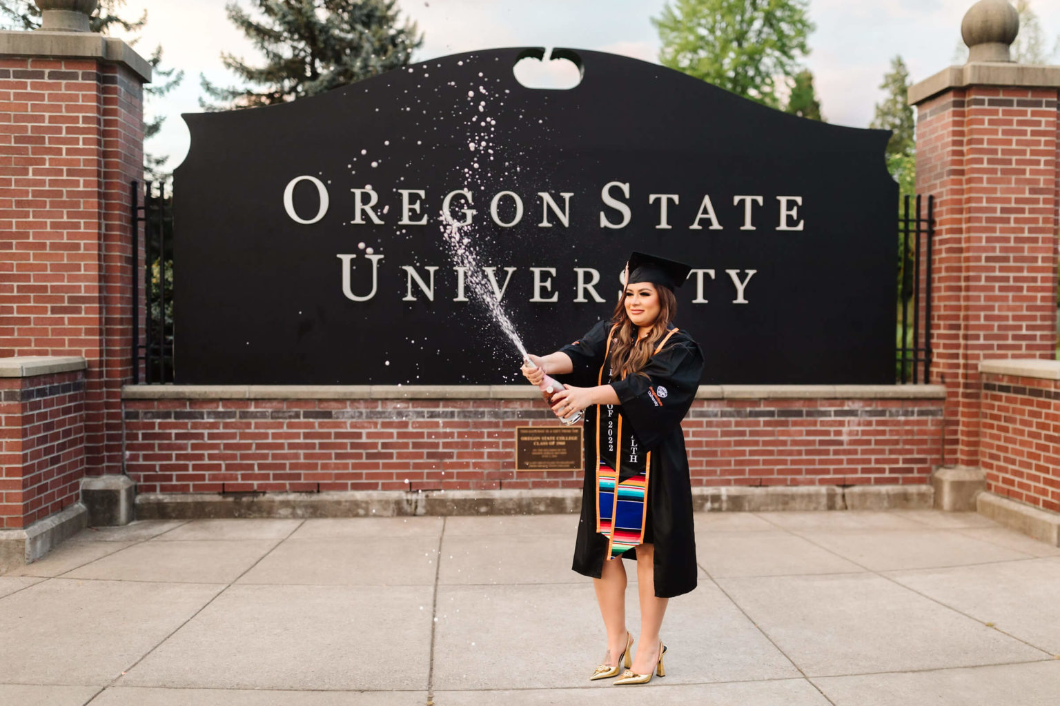 Graduation Pictures at Oregon State Bend Senior Photographer