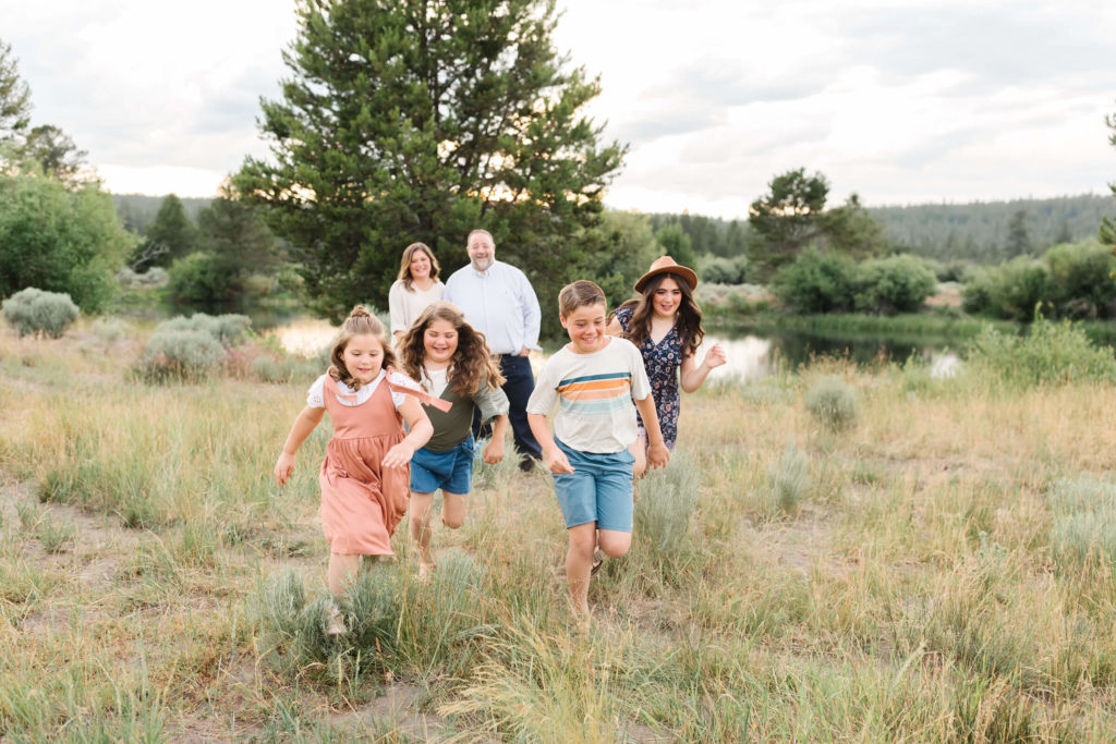 4 kids running towards camera during extended family photoshoot